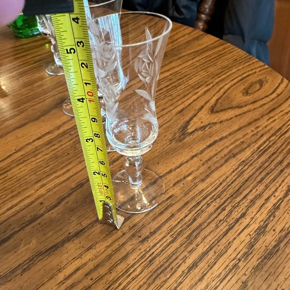 Liquor canister and 5 liquor glasses - Picture 5 of 6